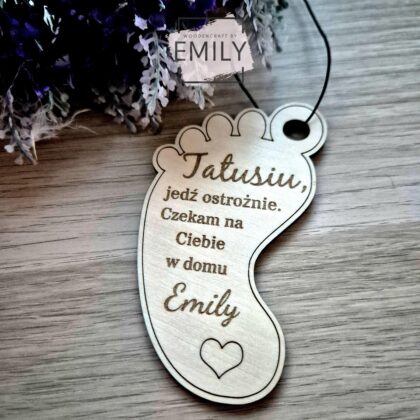 Zawieszka drewniana do samochodu