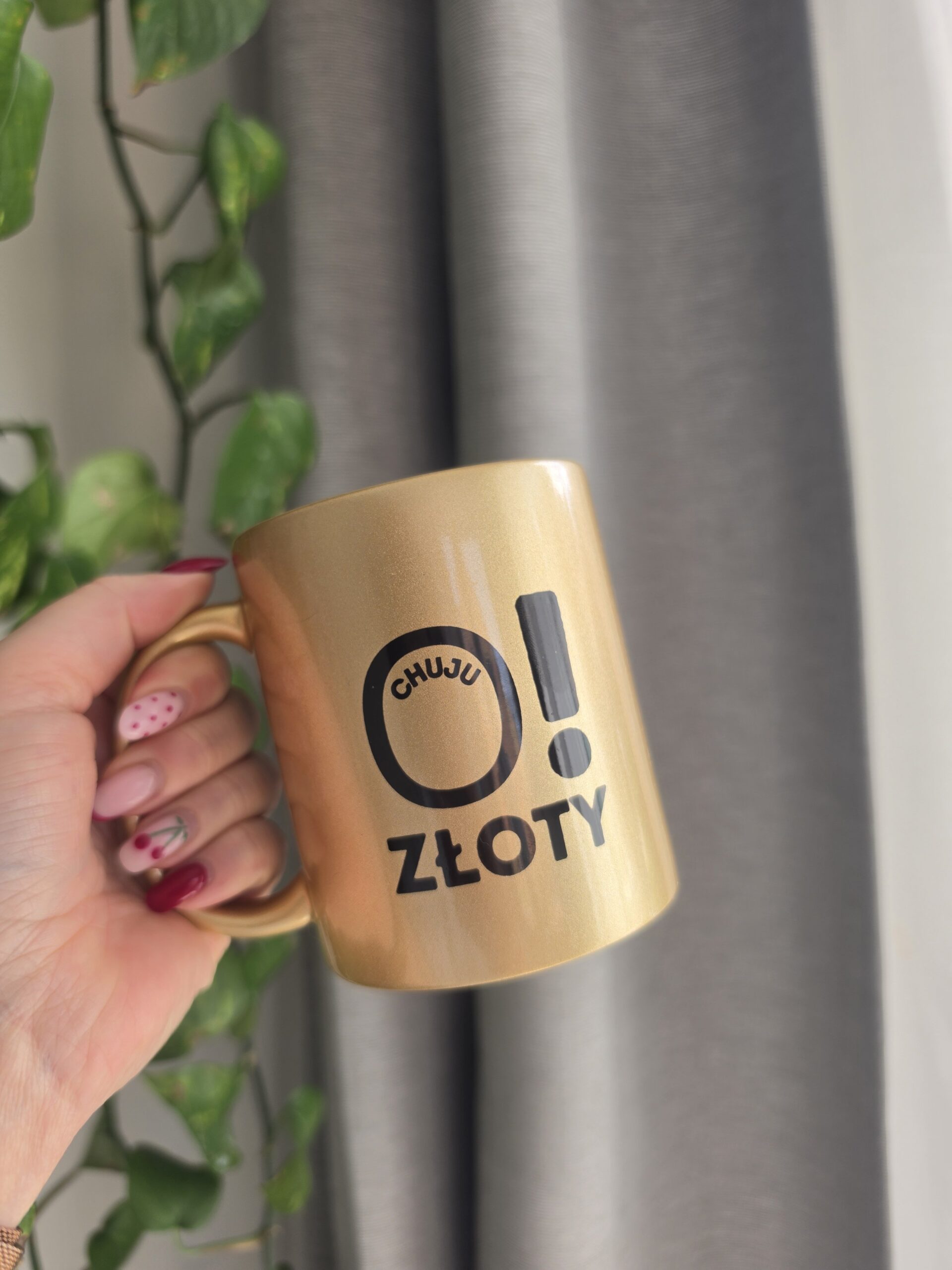 kubek o chuju złoty